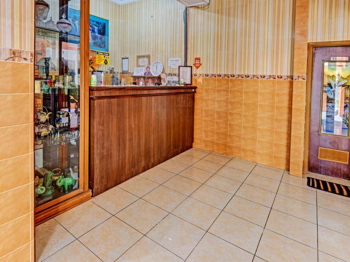 Collection O 91489 Hotel Tanjung Permata Cilacap Exterior photo