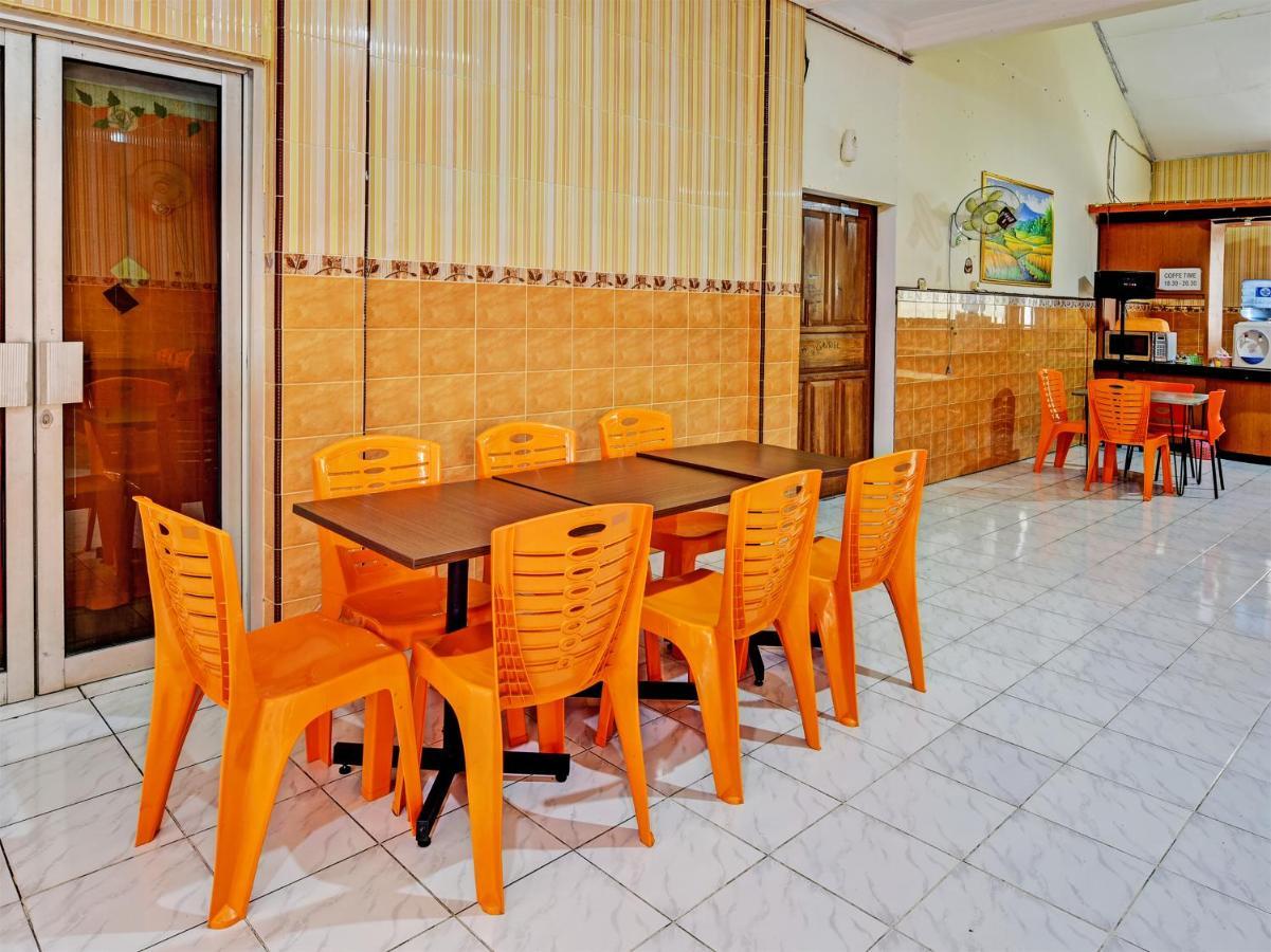 Collection O 91489 Hotel Tanjung Permata Cilacap Exterior photo