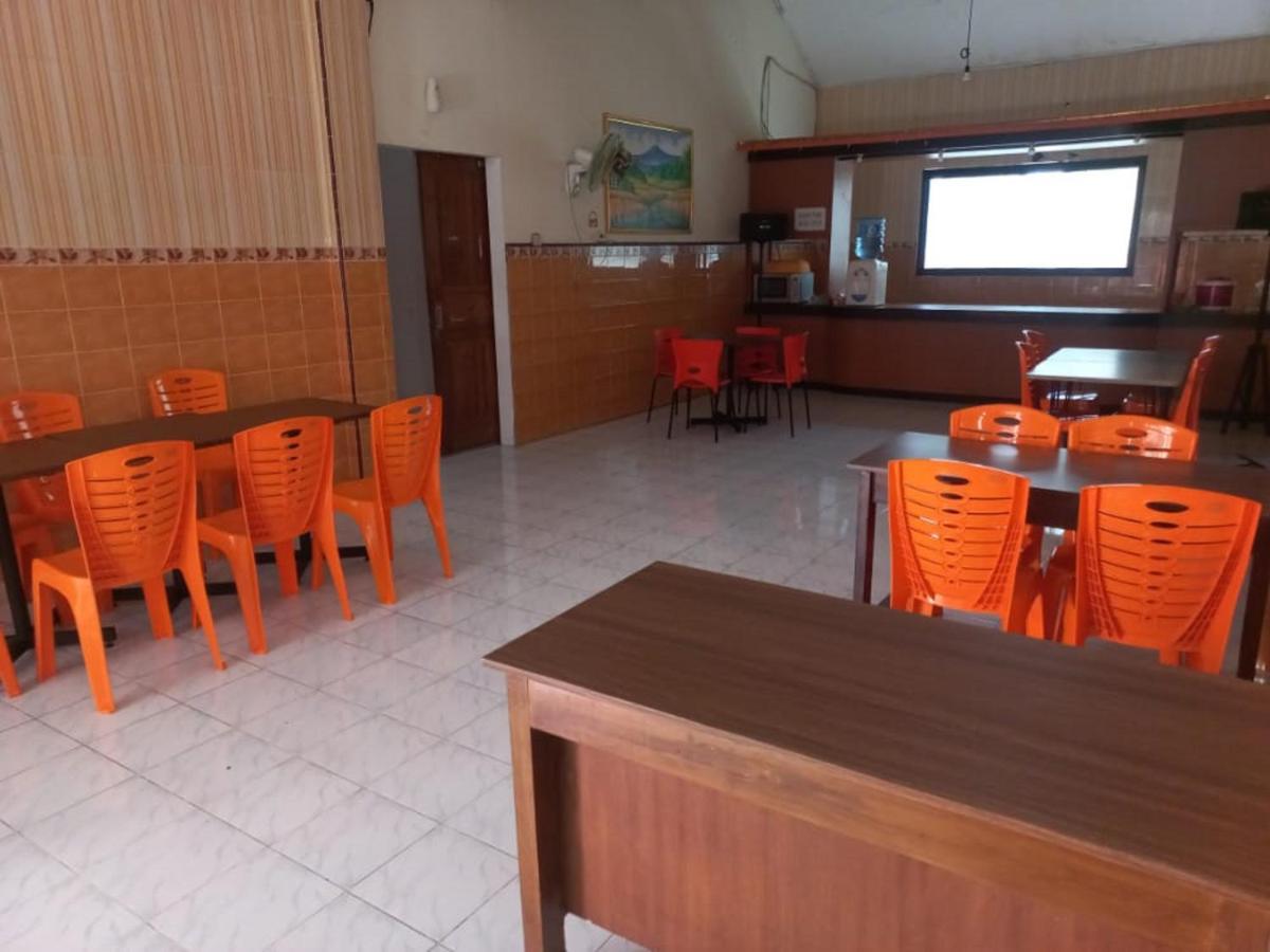 Collection O 91489 Hotel Tanjung Permata Cilacap Exterior photo